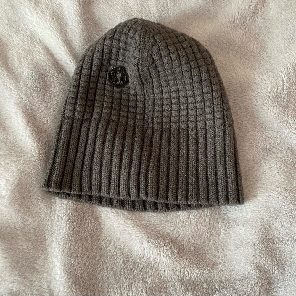 Lululemon grey knit beanie